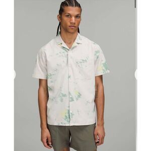 Lululemon Airing Easy Camp Collar Shirt Style M3DZAS $88.00 Size Small